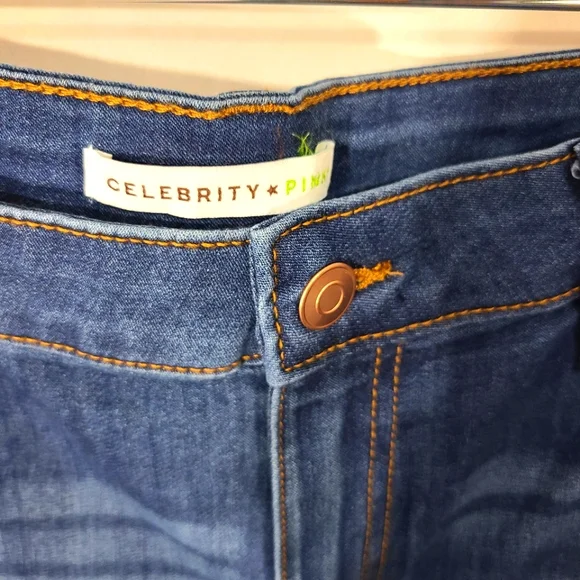 Celebrity Pink Women's Medium Wash Jeans Denim Pants Size 15/32 Distressed - Picture 2 of 7